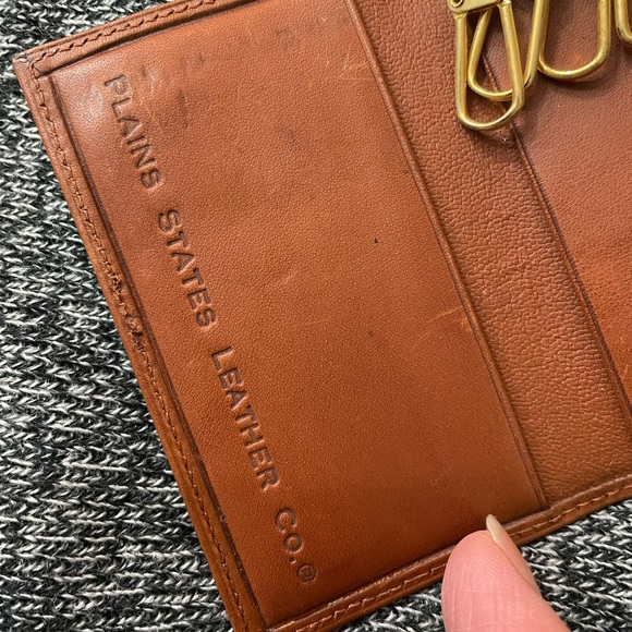 Foldable leather keychain case. Very sleek - Picture 8 of 8